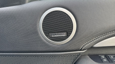 Land Rover Discovery 3.0 D300 R-Dynamic HSE 5dr Auto Diesel Station Wagon